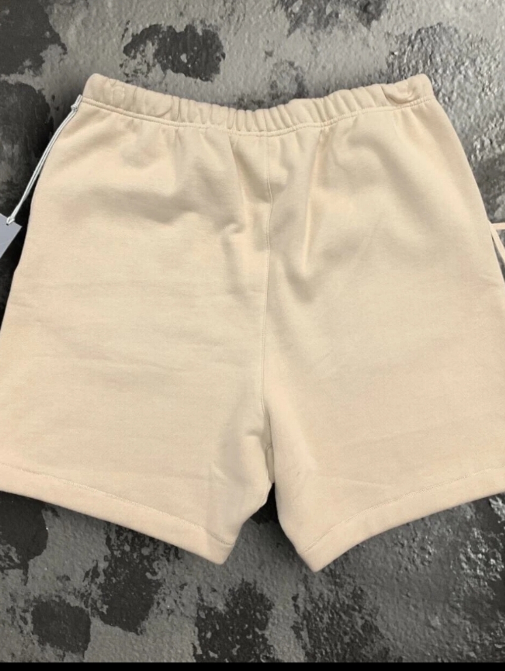 Fear of God Essentials Sweat Shorts Mens Small Cream NWT - Picture 2 of 4